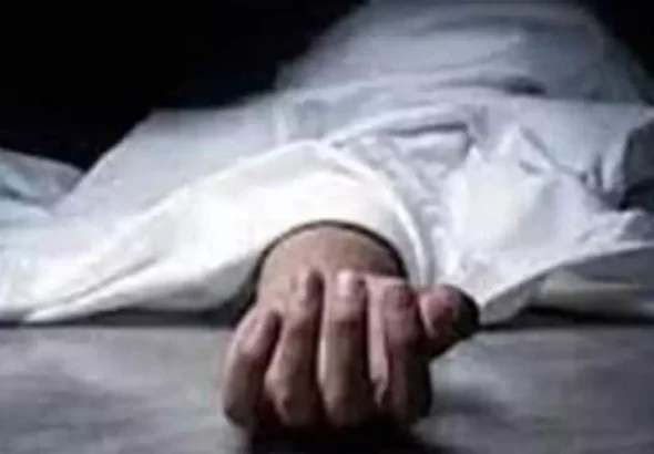 2481709-dead-body-in-hospital-bathroom